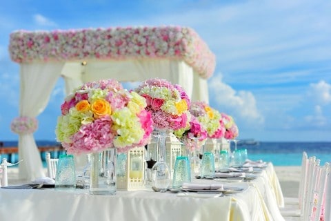עיצוב פרחים לחתונה בים