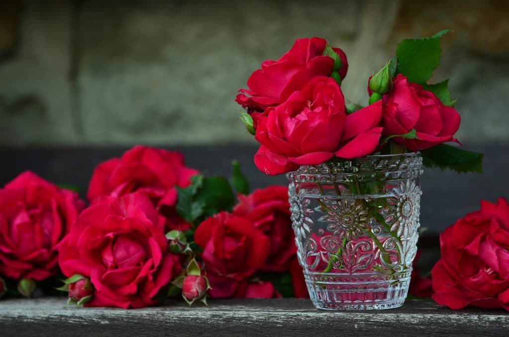 תמונה של סידור פרחים ורדים