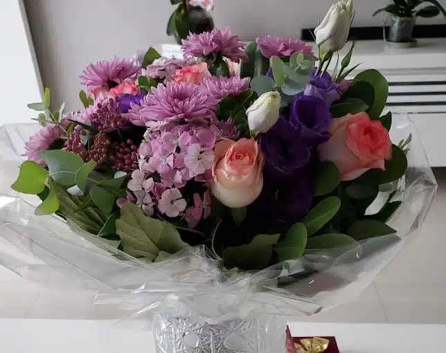 משלוח זרי פרחים בחנות פרחים תמר